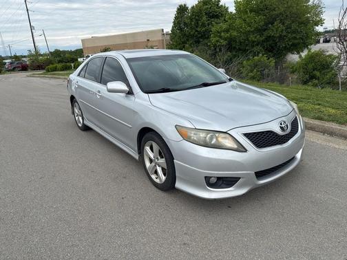 Classic Silver Metallic 2011 Toyota Camry SE