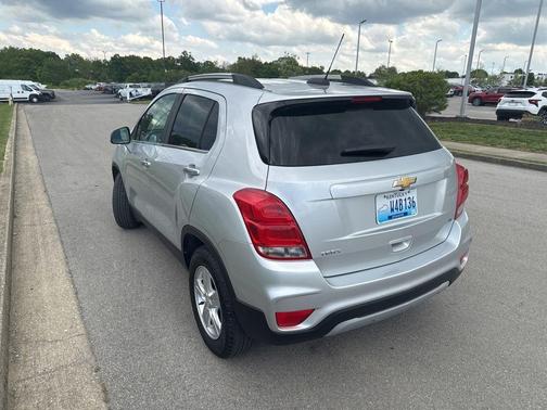 Silver Ice Metallic 2018 Chevrolet Trax LT