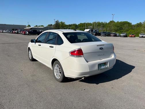 Photo 5 of 26 of 2011 Ford Focus SE
