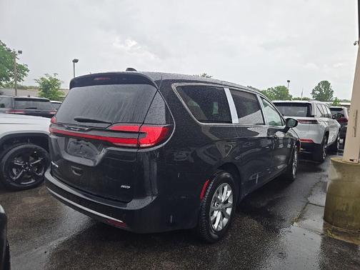 PXJ 2027 Chrysler Pacifica SELECT