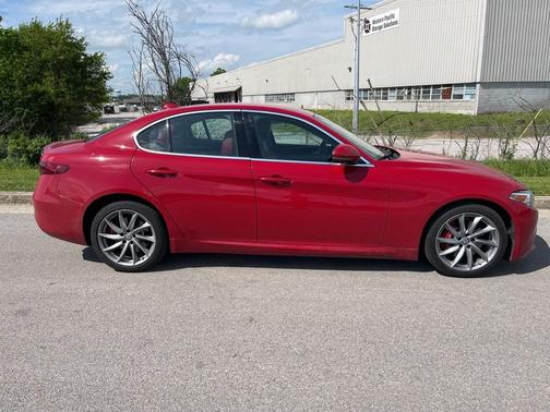2017 Alfa Romeo Giulia Base