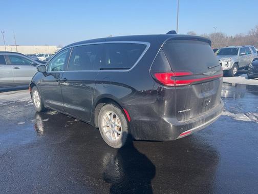 2024 Chrysler Pacifica Touring-L