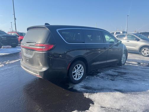 2024 Chrysler Pacifica Touring-L