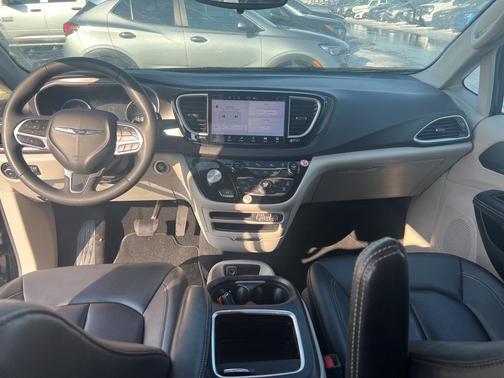 2024 Chrysler Pacifica Touring-L