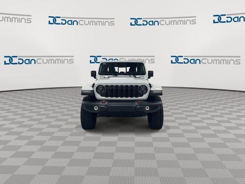 Bright White Clearcoat 2027 Jeep Gladiator Rubicon