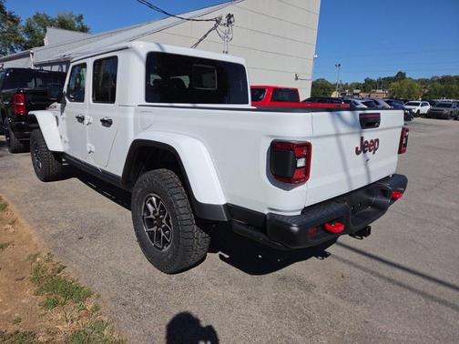 Bright White Clearcoat 2027 Jeep Gladiator Rubicon