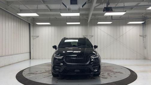 Diamond Black 2026 Chrysler Pacifica Limited