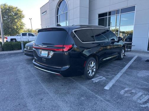 2021 Chrysler Pacifica Touring-L