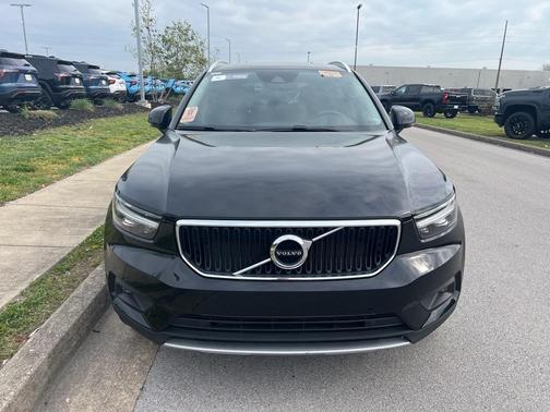 2022 Volvo XC40 T5 Momentum