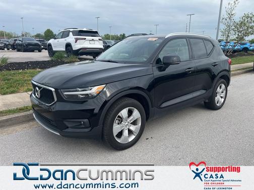 2022 Volvo XC40 T5 Momentum