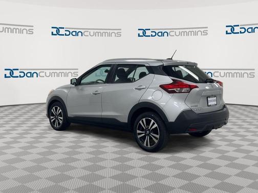 Brilliant Silver Metallic 2019 Nissan Kicks SV