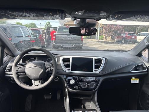 Bright White Clearcoat 2027 Chrysler Pacifica LIMITED