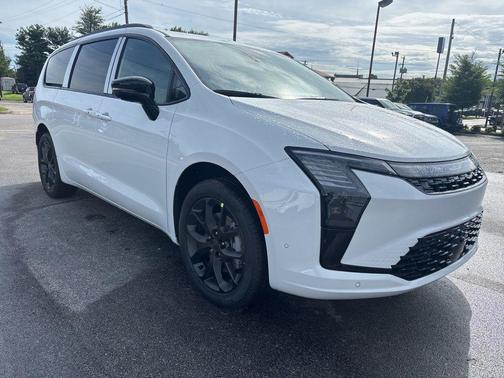Bright White Clearcoat 2027 Chrysler Pacifica LIMITED