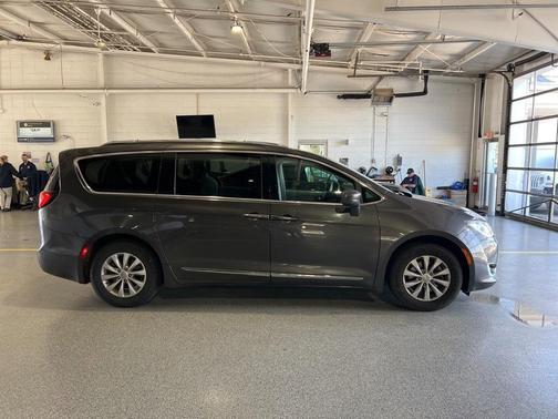 2019 Chrysler Pacifica Touring-L