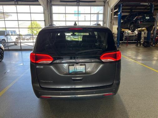 2019 Chrysler Pacifica Touring-L