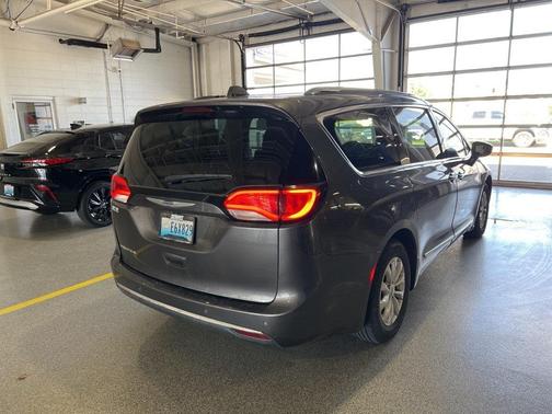 2019 Chrysler Pacifica Touring-L