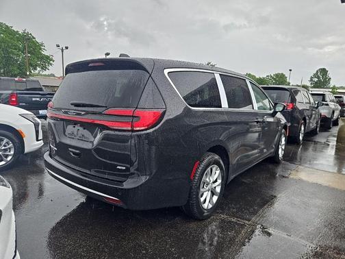 PXJ 2027 Chrysler Pacifica SELECT