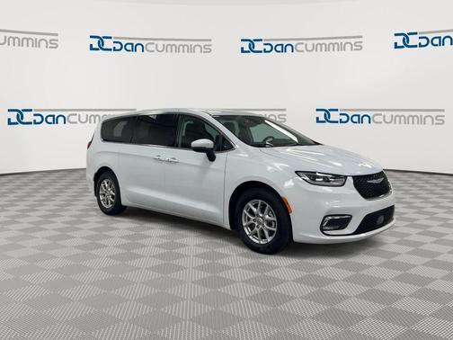 Bright White Clearcoat 2023 Chrysler Pacifica Touring-L