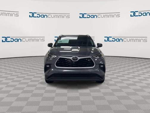 Gray 2024 Toyota Highlander