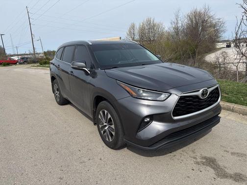 Gray 2024 Toyota Highlander
