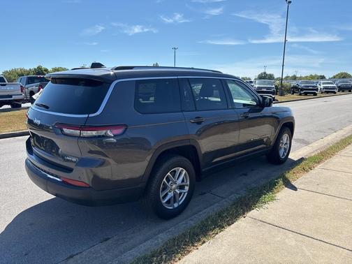 2022 Jeep Grand Cherokee L Laredo