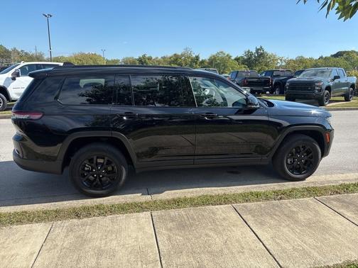 2024 Jeep Grand Cherokee L Laredo