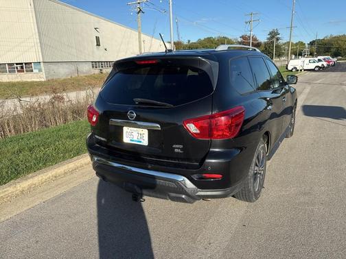 2018 Nissan Pathfinder SL