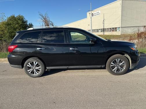 2018 Nissan Pathfinder SL