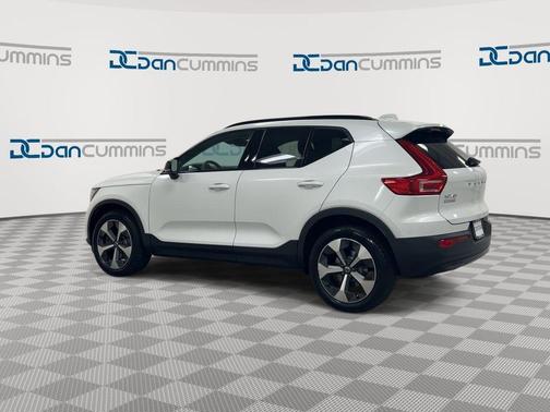 Crystal White Metallic 2023 Volvo XC40 B4 Ultimate Dark Theme