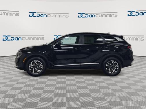 Fusion Orange 2024 Kia Sportage LX