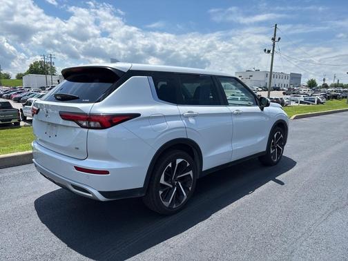 2023 Mitsubishi Outlander SE