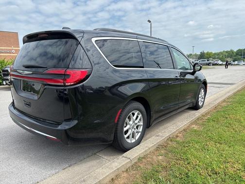 2022 Chrysler Pacifica Touring-L