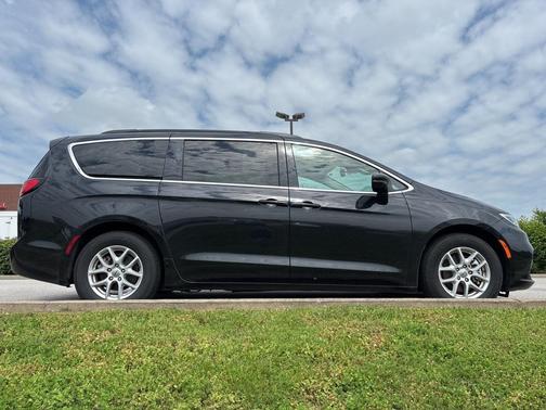 2022 Chrysler Pacifica Touring-L