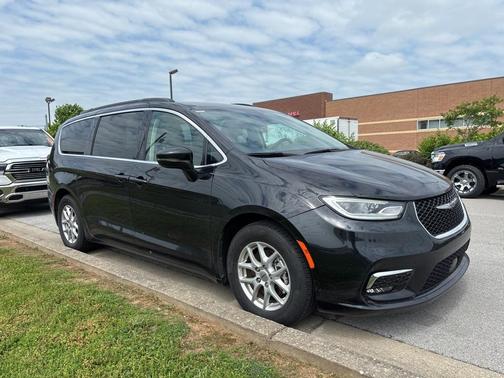 2022 Chrysler Pacifica Touring-L