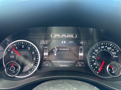 Diamond Black 2019 RAM 1500 Laramie