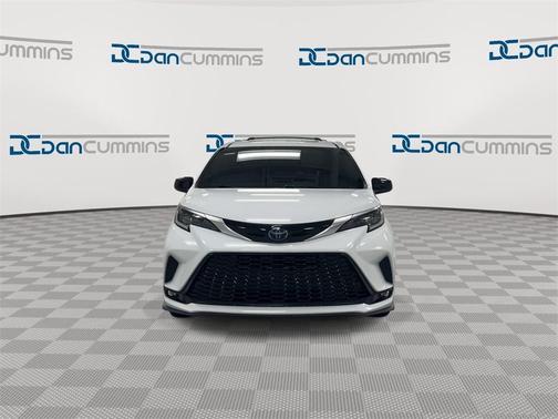 2021 Toyota Sienna XSE 7 Passenger