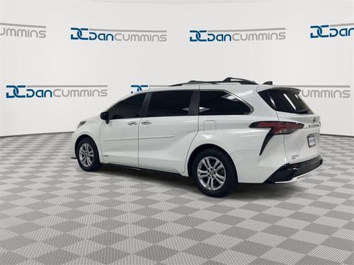 2021 Toyota Sienna XSE 7 Passenger