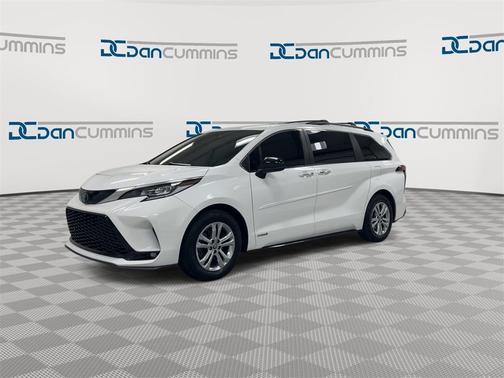 2021 Toyota Sienna XSE 7 Passenger