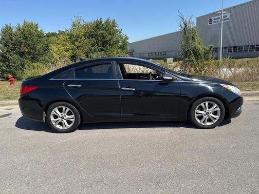 2011 Hyundai SONATA Limited