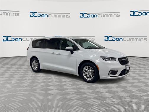 2023 Chrysler Pacifica Touring-L