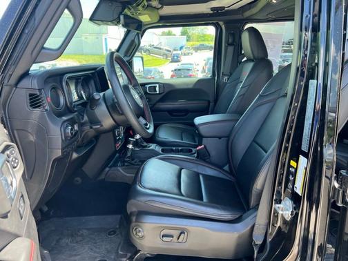 Black Clearcoat 2024 Jeep Wrangler Rubicon
