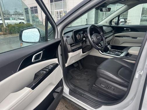 2023 Kia Carnival EX