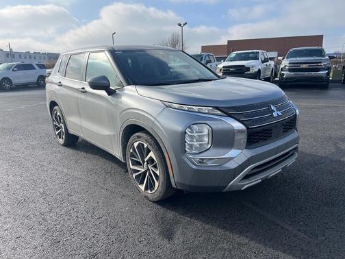 2024 Mitsubishi Outlander SE