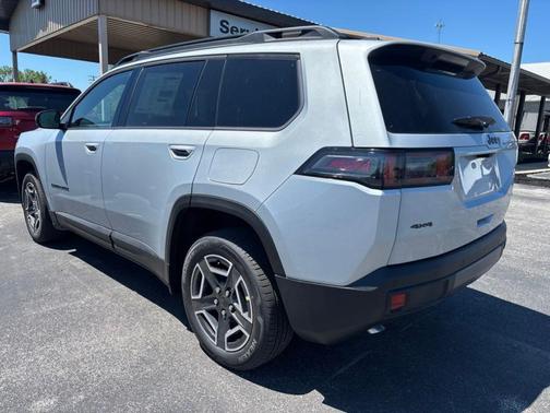 Silver Zynith Clearcoat 2026 Jeep Cherokee LAREDO/LIMITED