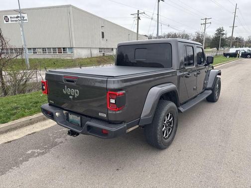 Granite Crystal Clearcoat Metallic 2022 Jeep Gladiator Overland