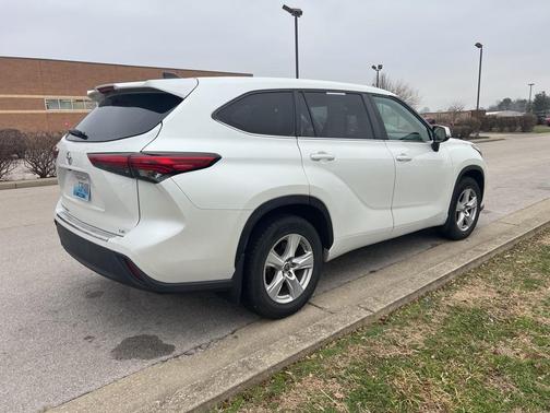 2023 Toyota Highlander LE
