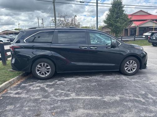 2024 Toyota Sienna XLE