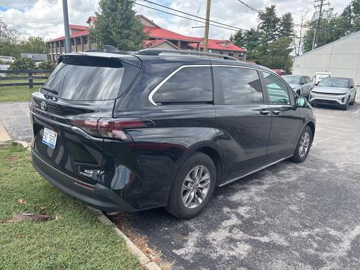 2024 Toyota Sienna XLE
