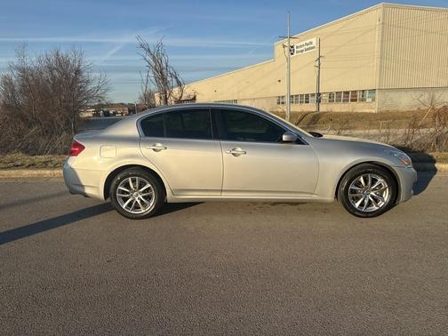 2009 INFINITI G37x Base