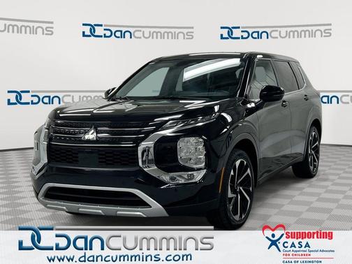 Black 2024 Mitsubishi Outlander SE